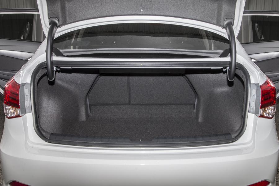 Hyundai i40 Sedan 2015 года  (UK) (фото 18 из 22)